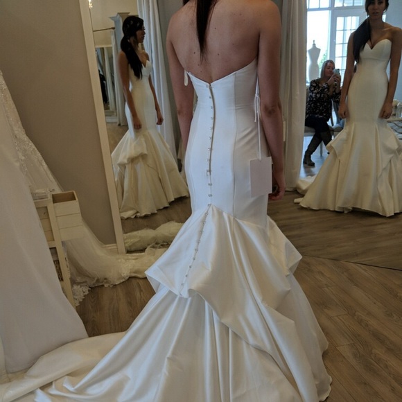 Wedding dress! - Picture 1 of 2